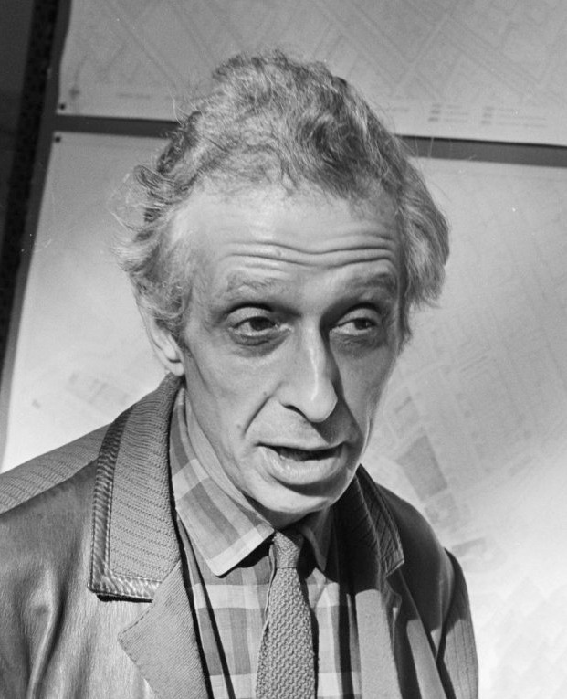 Vertical image pastor